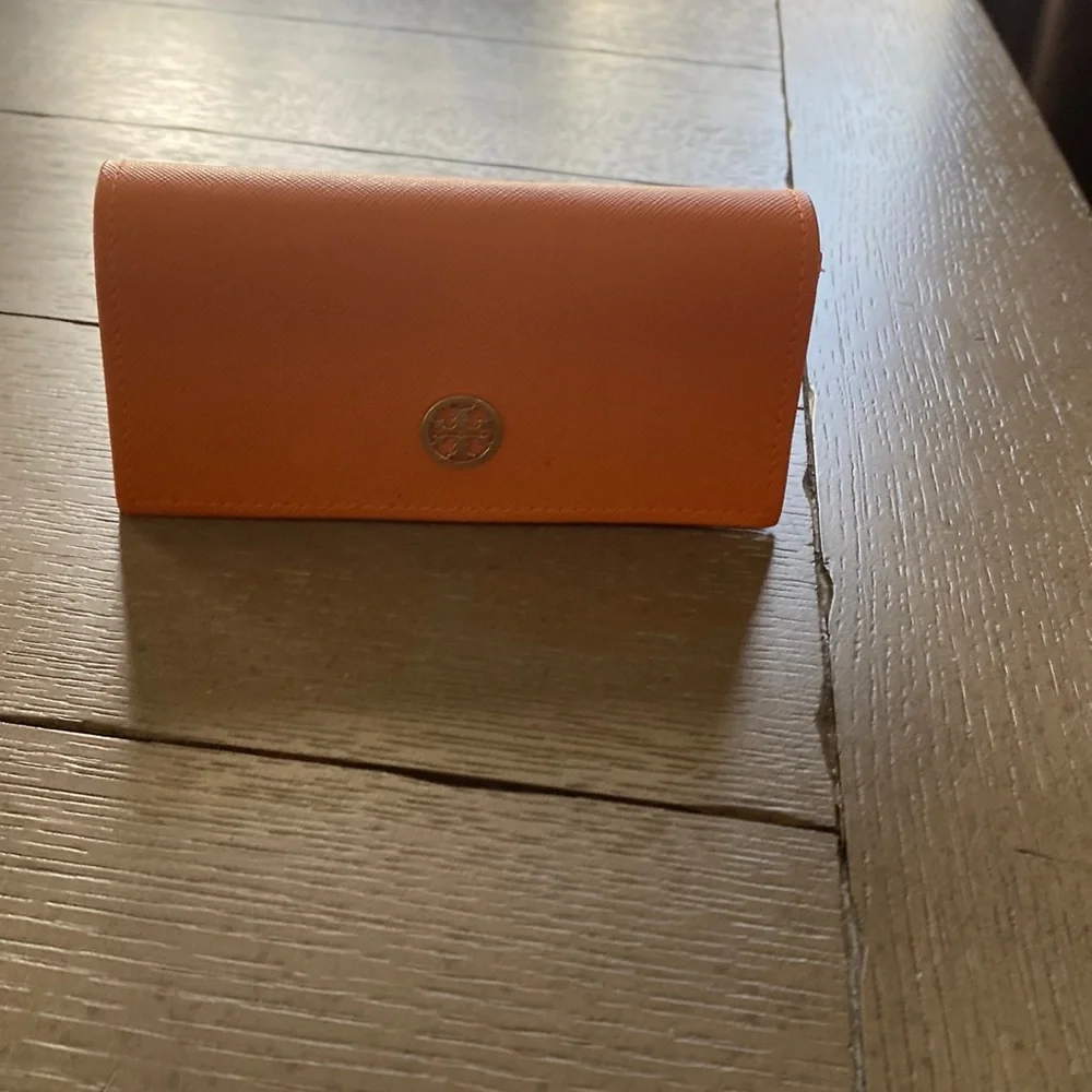 Tory Burch sun glass case - Picture 1 of 4